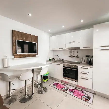 Apartment Exclusive Francy's In Garden City, Sant'eugenio *